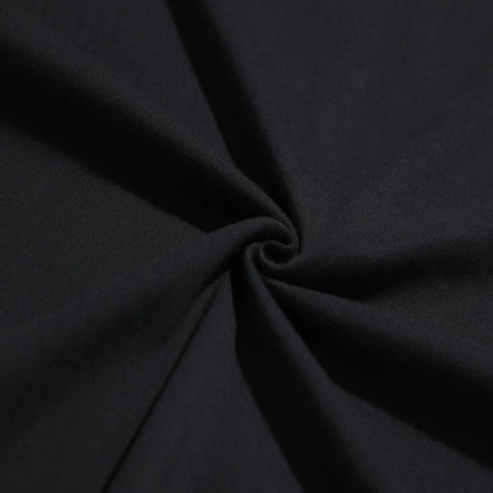 Pleasures x Daft Punk Collabor - Streetwear Brand Pleasures recensie en prijs