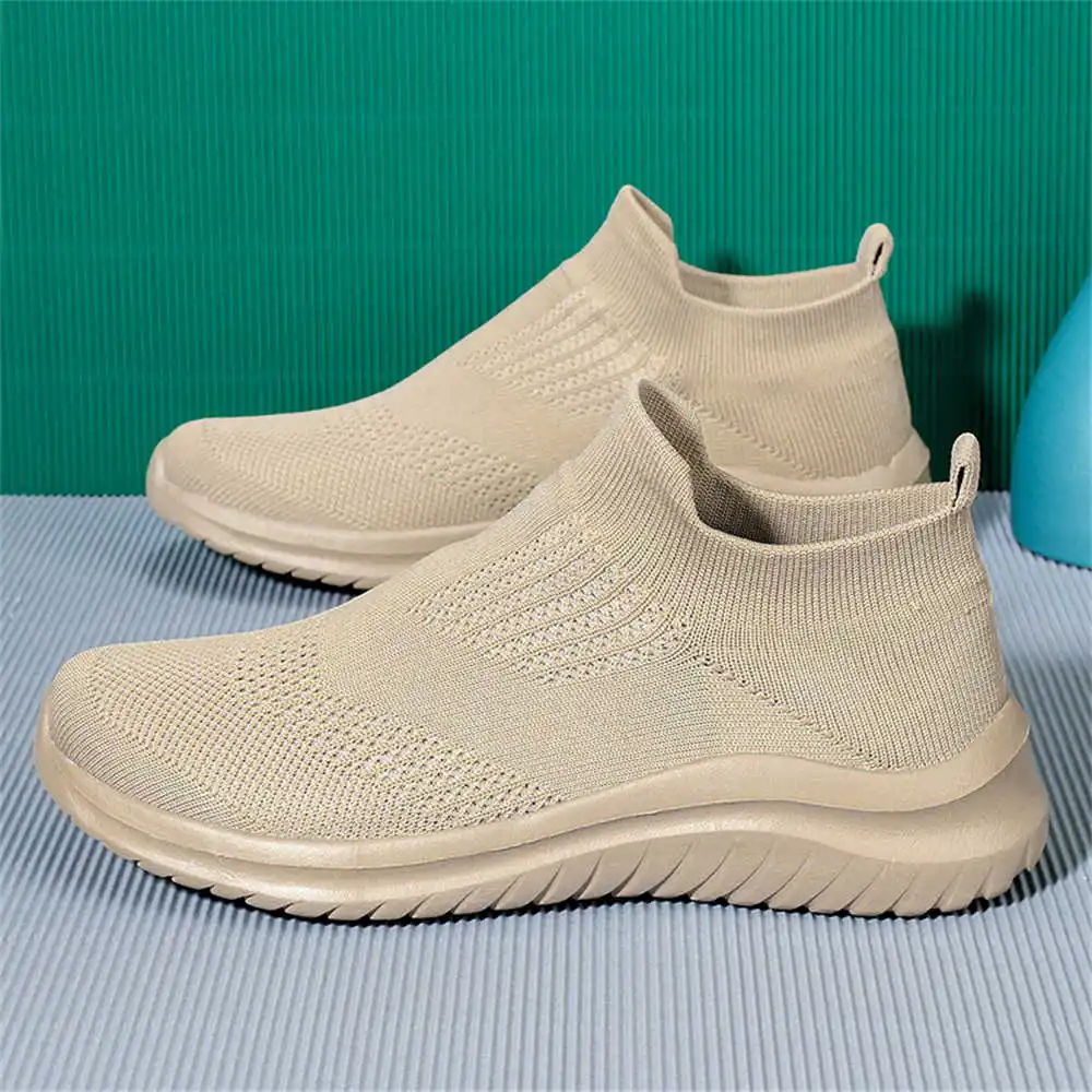 Beige Zachte Nieuwe Nieuwighei - Good Streetwear Brand recensie en prijs