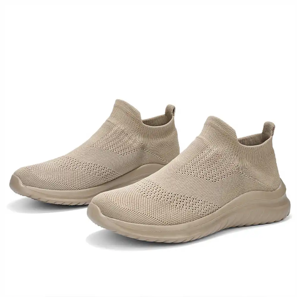 Beige Zachte Nieuwe Nieuwighei - Good Streetwear Brand recensie en prijs